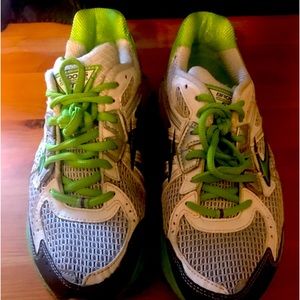 Brooks Adrenaline GTS 13 women’s 8.5 Shoes